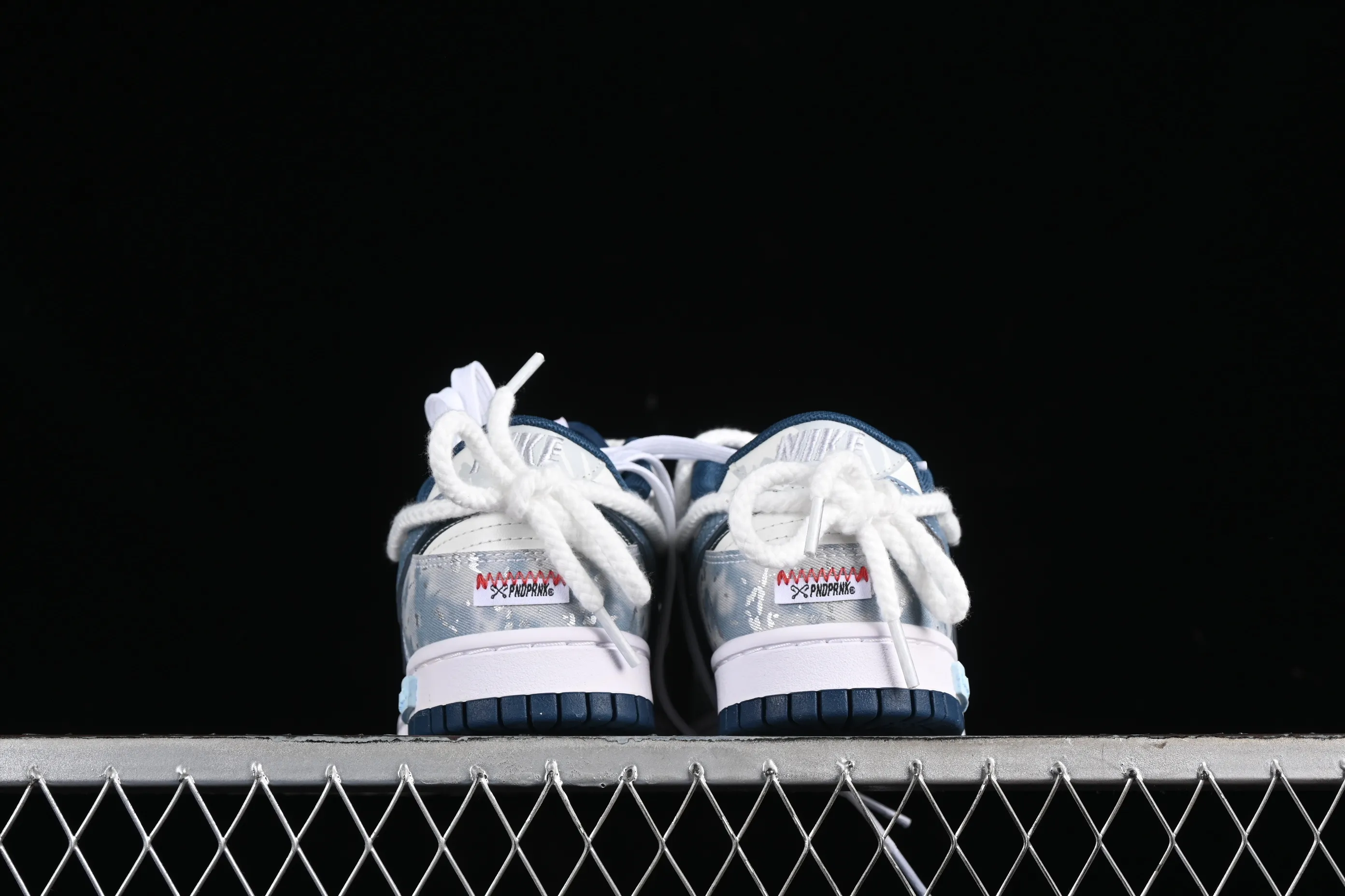 All Categories Nk SB Dunk Series Nk SB Dunk Low Low-top casual sneakers Nk Dunk Low Panda Prank Wave Fisherman-Silver Sea Blue Shark Low-top casual sneakers DD1391-400